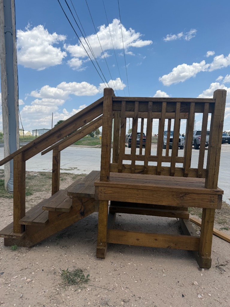 Compact deck unit with side stairs